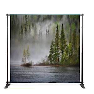 Structure autoportante de 240cm x 200cm de largeur avec bâche M1 imprimée recto de 240cm x 200cm.
Facile et rapide à mettre en place.